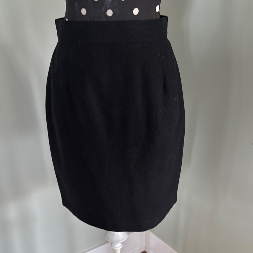 Elegant Black Women's Skirtl